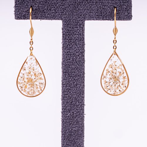 Bijoux rosée matinale doré acier inoxydable 316L chirurgical hypoallergénique fleurs blanc clair fait main france artisanal phénaïsens phenaisens.. Boucles d'Oreilles Rosée Matinale